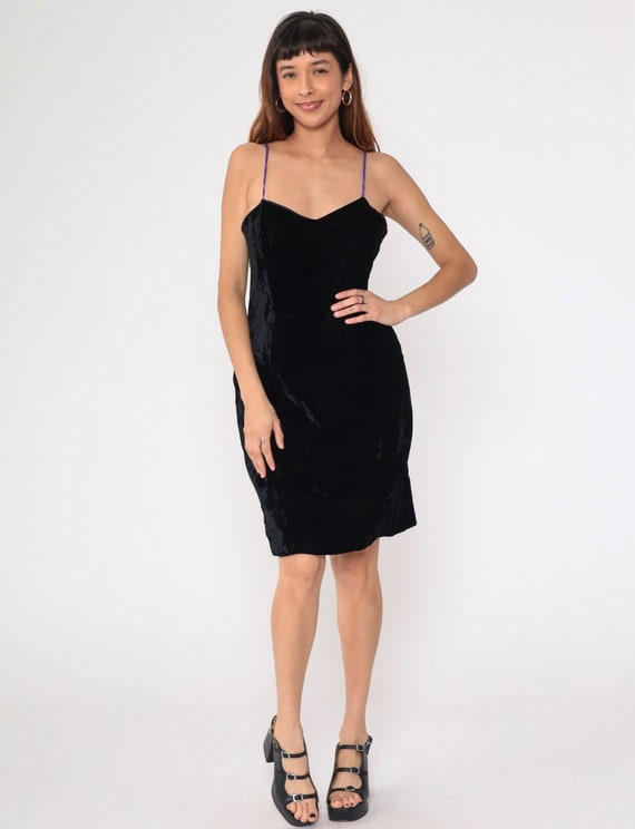 80s Velvet Mini Dress Black Party Dress Purple Rosette Spaghetti Strap Sweetheart Neckline Sheath Cocktail Dress Vintage 1980s Medium 8