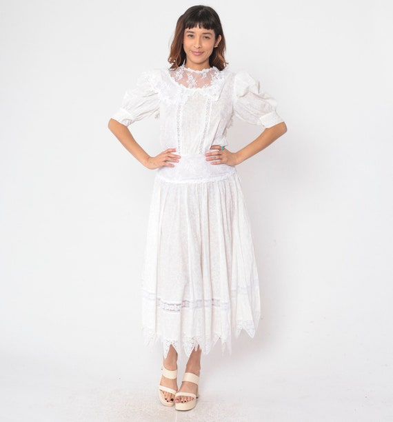 80s Jessica McClintock Prairie Dress White Lace Midi Dress Puff Sleeve Tiered Vintage Peter Pan Collar Drop Waist Wedding 1980s Small