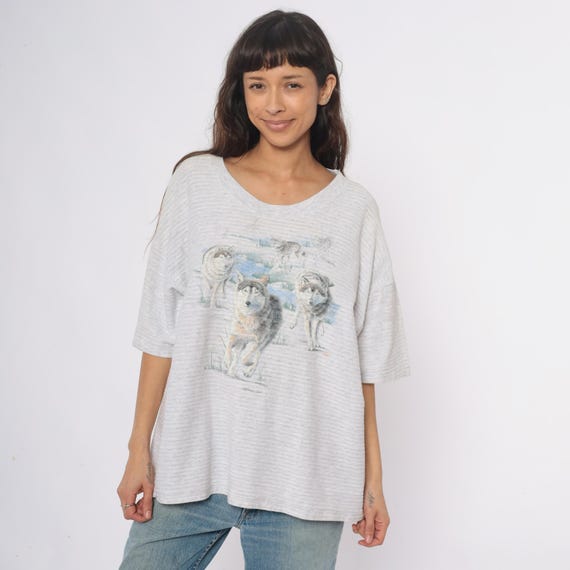 90s Wolf Graphic Tee Gray Cotton T Shirt Animal Print Husky Dogs Nature Scene Textured Grey Vintage Top Artisans Wildlife Extra Large XL