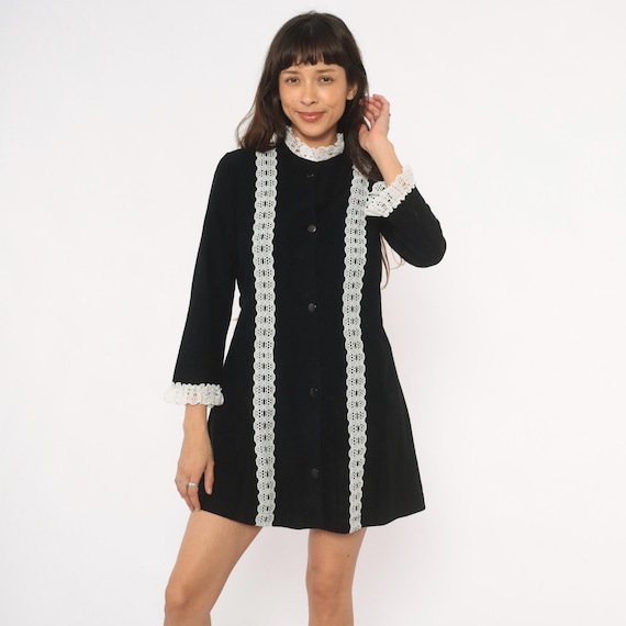 70s Lace Trim Mini Dress Black Velvet Button Front High Neck White Eyelet Victorian Gothic A Line Tie Back Babydoll Frock Vintage Small S