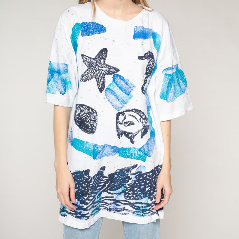 Under The Sea Shirt 90s Painted Tropical Fish T-Shirt Starfish Seahorse Shell Stamp Paint Graphic Tee Ocean White Blue Vintage 1990s 2xl xxl image 9