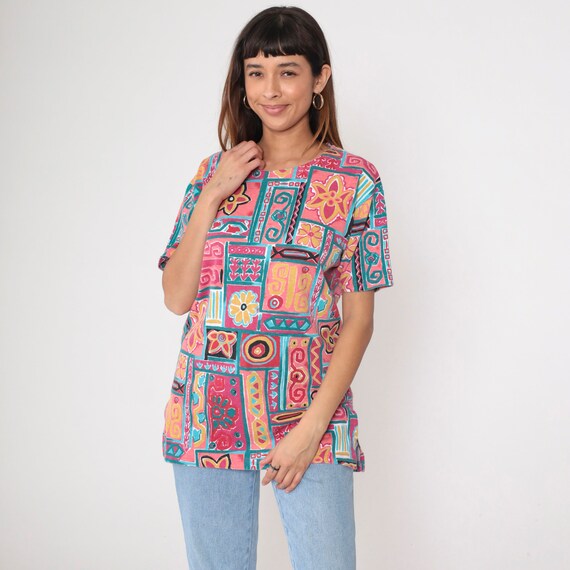 Geometric Floral T Shirt 90s Tee Short Sleeve TShirt Bright Pink Teal Surfer Tee Shirt 1990s Vintage Round Neck Medium