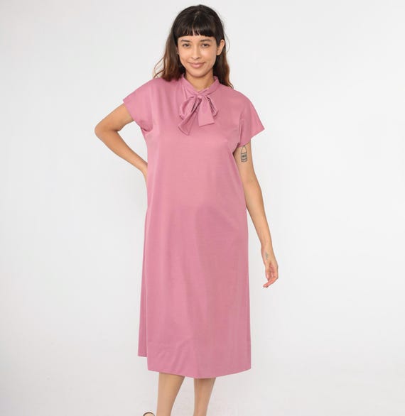 Vintage Mauve Bow Neck Dress 70s Short Sleeve Midi Shift Dress ILGWU Solid Pink 1970s Ascot Bowtie Casual Shirt Dress Large L