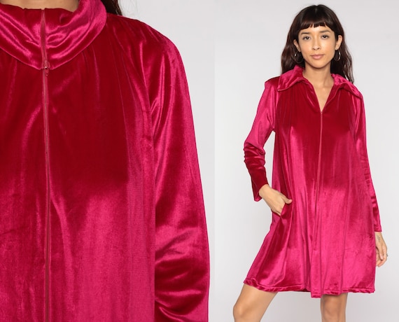 Velour Lounge Dress 70s Mini Deep Pink Lounge Wear Pajama Robe Long Sleeve Bohemian 1970s Front Zip Loungewear Vintage Oversized Small