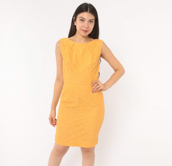 60s Lace Sheath Dress Sleeveless Boat Neck Fitted Knee Length  Floral Overlay Pencil Shift Mod Golden Apricot Cocktail Party Vintage Small S