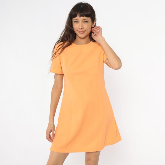 70s Orange Shift Dress Peach Apricot Mod Knee Length Short Sleeve Crew Neck Space Age Minimalist Summer Spring Aesthetic Vintage Medium M