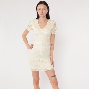 Vintage 90s Cream Lace Mini Dress Zigzag Textured Pattern V Neck Short Sleeve Bodycon Cocktail Party Dress Grunge Y2K Formal Wear Small S