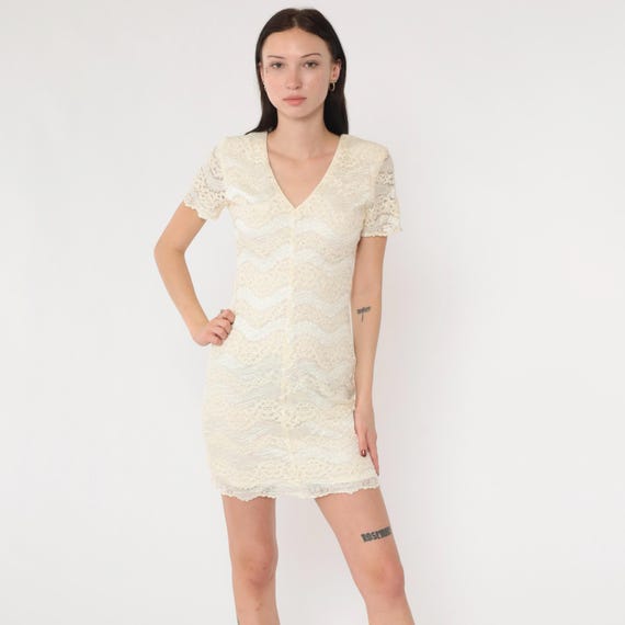 Vintage 90s Cream Lace Mini Dress Zigzag Textured Pattern V Neck Short Sleeve Bodycon Cocktail Party Dress Grunge Y2K Formal Wear Small S