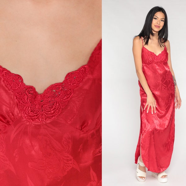 Robe chemise de nuit en satin rouge lingerie Maxi en relief vintage des années 90 chemise de nuit fente latérale haute à bretelles fines des années 1990 moyenne