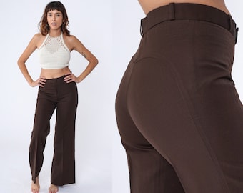 Années 70, fond cloche, pantalon sellier marron, pantalon western marron, taille haute, taille évasée, froissé, rétro Preppy uni Zeppelin, vintage des années 1970, petit
