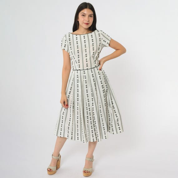 Geometric Print Dress 60s White Black Pattern Lacy Rome Short Sleeve Cocktail Vintage Mod A Line Shift Midi Abstract Twiggy Extra Small XS 0