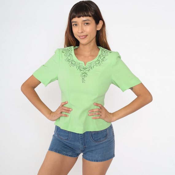Floral Embroidered Blouse 80s Light Green Short Sleeve Top Retro Fitted Princess Seam Flower Print Summer Shirt Vintage 1980s Extra Small xs