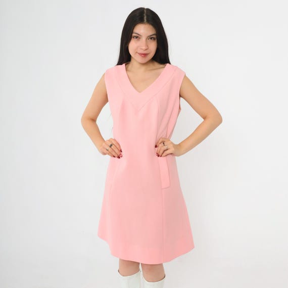 Vintage Mod Shift Dress Dress 60s Pink Sleeveless Mini Dress Polyester Knit V Neck 1960s Gogo Sixties Twiggy Ribbed Minidress Medium M