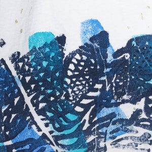 Under The Sea Shirt 90s Painted Tropical Fish T-Shirt Starfish Seahorse Shell Stamp Paint Graphic Tee Ocean White Blue Vintage 1990s 2xl xxl image 7