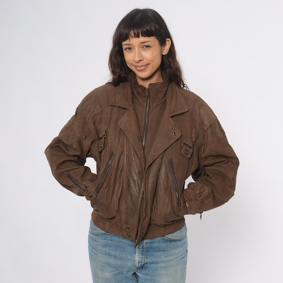 Brown Bomber Jacket Wilsons Leather 90s Cropped Moto Style Zipper Front Chest Pockets Elastic Waist Ribbed Hem Cuffs Collar Vintage Small S