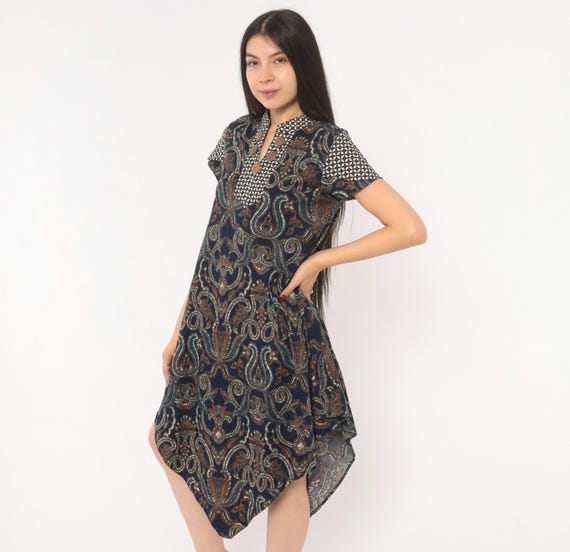 2000s Batik Paisley Dress Brown Handkerchief Mandarin Collar Short Sleeve Cotton A Line Asymmetrical Coconut Button Mixed Vintage Small S