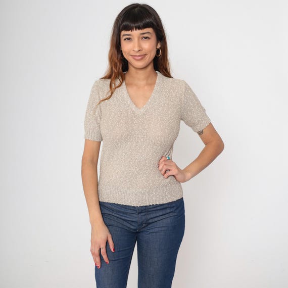 Knubby Knit Top 70s Vintage Beige Cream V Neck Short Sleeve Textured Boucle Puff Sleeve Fitted Acrylic Retro Disco Glam Party Small S