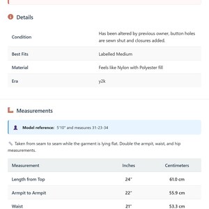 Może przedstawiać: Szczeg&oacute;ły dotyczące odzieży vintage, z wymiarami w centymetrach. Długość odzieży od g&oacute;ry wynosi 61,0 cm, od pachy do pachy 55,9 cm, talia 53,3 cm, a od ramienia do ramienia 38,1 cm.