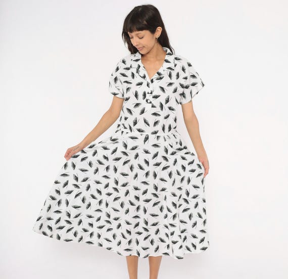 80s Feather Print Shirtdress White Black Cotton Midi Camp Collar Short Sleeve Gathered Waist Side Pockets A-Line Skirt Vintage Dress Large L