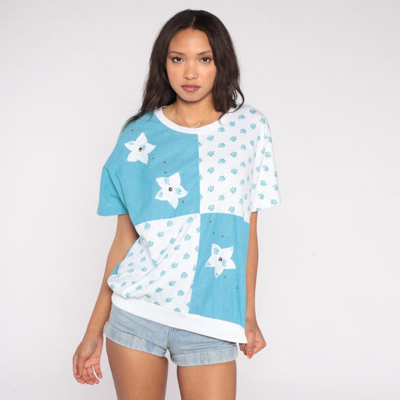 80s Patchwork Floral Shirt Vintage Aqua Blue White Short Sleeve Pullover Beaded Flower Appliqué Top Cotton Blend Grandmacore Casual Medium M