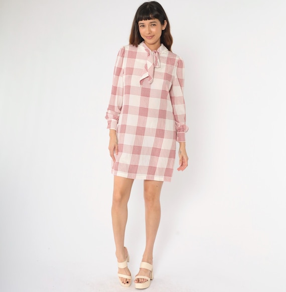 Vintage 80s Red Plaid Mini Dress Tie-Neck Puff Sleeve Shift Dress Ascot Houndstooth Print Embossed Dots Retro Mod Style Secretary Medium M