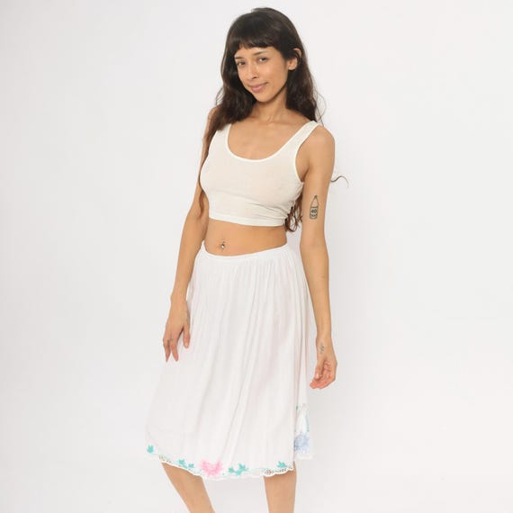 Bali Cutout Skirt 80s White Floral Purple Teal Embroidered Roses Lace Trim Cottagecore Vintage Prairie Feminine Coquette Summer Medium M