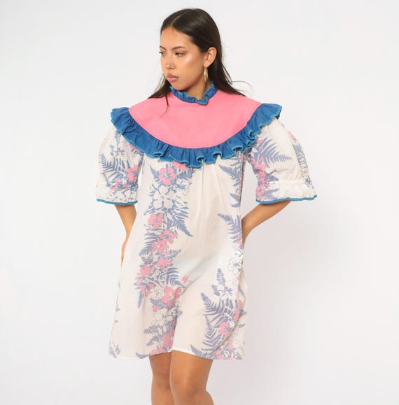 80s Hawaiian Floral Dress White Blue Pink Ruffle Yoke Mock Neck Short Puff Sleeve Mamo Howell Liberty House Prairie Cottagecore Medium M
