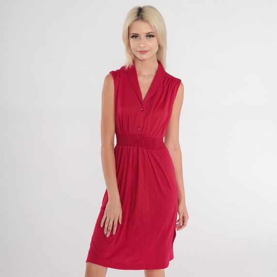 70s Midi Dress Raspberry Red Button up Sleeveless Dress Smocked High Waist V Neck Secretary Shirtdress Plain Collared Vintage 1970s Small S