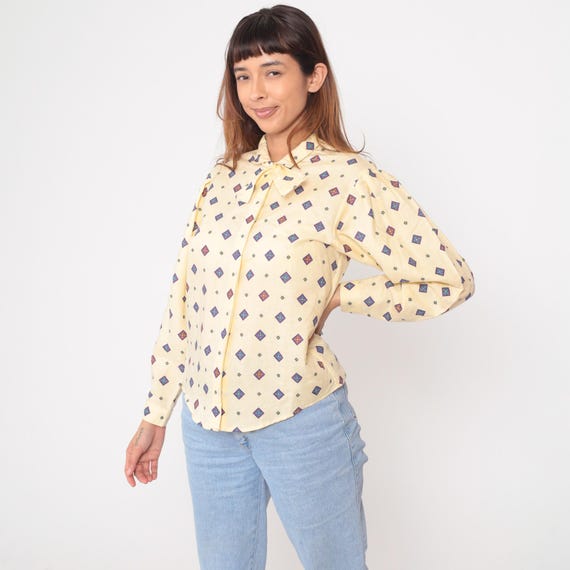 80s Diamond Print Blouse Yellow Blue Geometric Pattern Cotton Long Sleeve Button Front Bow Tie Neck Collar Vintage Secretary Shirt Medium M