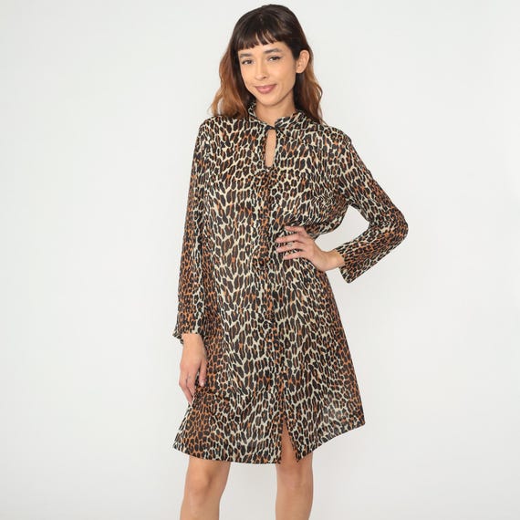 70s Leopard Print Dress Keyhole Neckline Tie Neck Animal Knee Length Brown Tan Collar Vintage Fall Fashion Night Out Loungewear Medium M