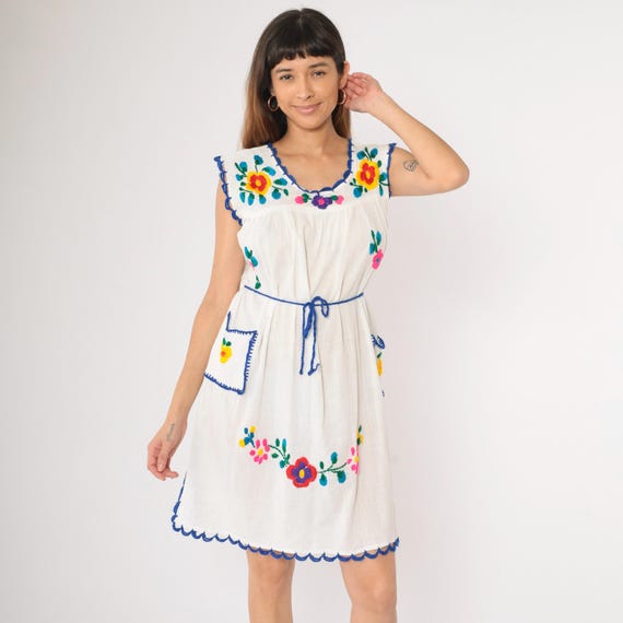 Vintage Embroidered Mexican Dress 90s White Cotton Gauze Folk Sleeveless Floral Boho Scallop Trim Mini 1990s Cottagecore Festival Medium M