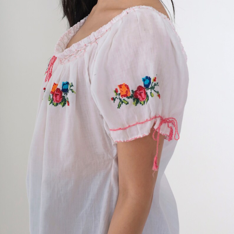 Chemisier mexicain blanc des années 80 brodé floral haut paysan hippie tunique gaze de coton manches bouffantes Boho floral tente chemise vintage moyen M image 4