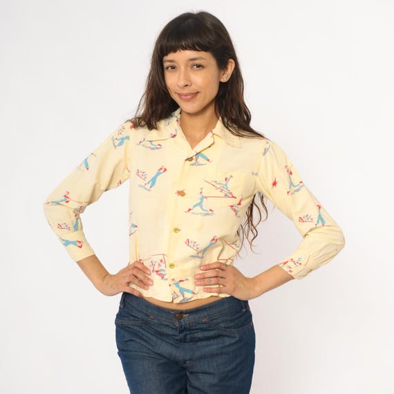 70s Baseball Novelty Print Shirt Yellow Cream Collared Long Sleeve Cotton Blouse Vintage Sports Figures Top Preppy Casual Extra Small XS