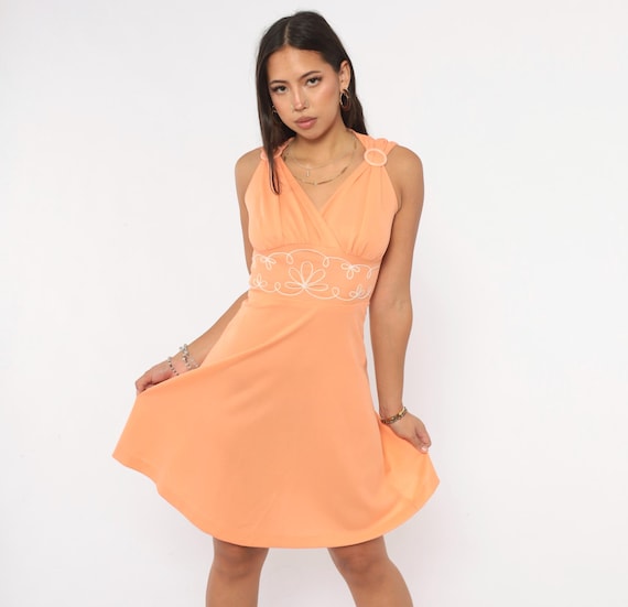 70s Peach Dress Embroidered Empire Waist Sleeveless V Neck A Line Fit Flare O Ring Shoulder Coral Mod Garden Party Vintage Extra Small XS