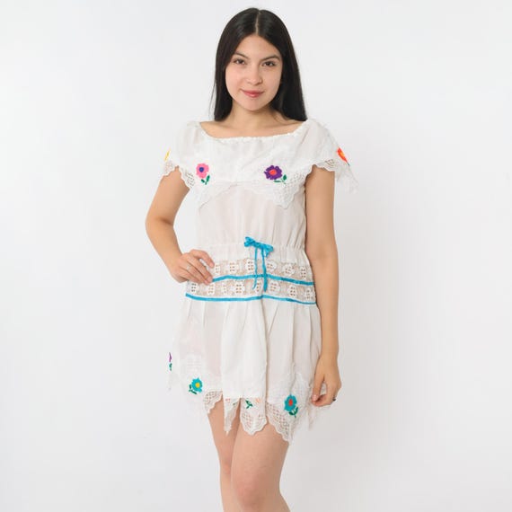 White Mexican Peasant Dress Y2K Floral Embroidered Off Shoulder Mini Dress Bohemian Lace Tiered Hanky Hem High Waist Vintage Extra Small xs