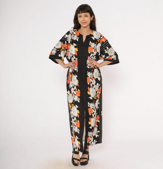 70s Japanese Style Floral Kaftan Black Orange Gray Striped Dress Notch Neck Flower Column Caftan Loungewear Housecoat Vintage Medium M