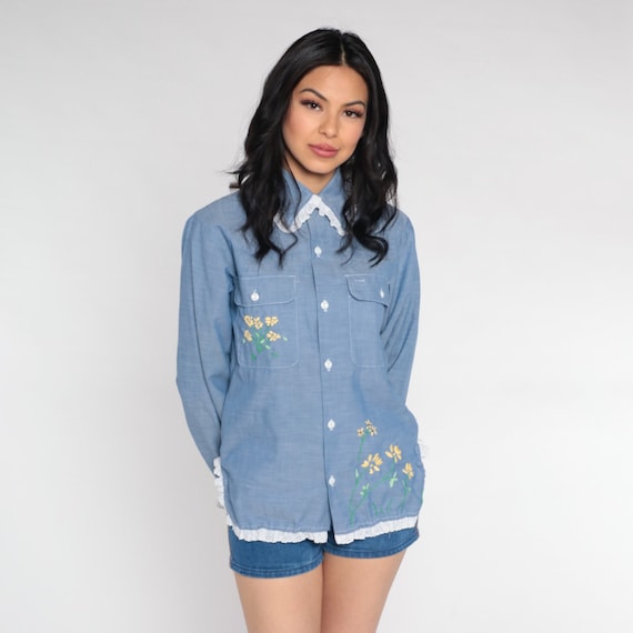 Embroidered Chambray Shirt 70s Flower Cat Little Girl Embroidery Button Up Blouse Eyelet Lace Hippie Boho Vintage Long Sleeve Blouse Small S