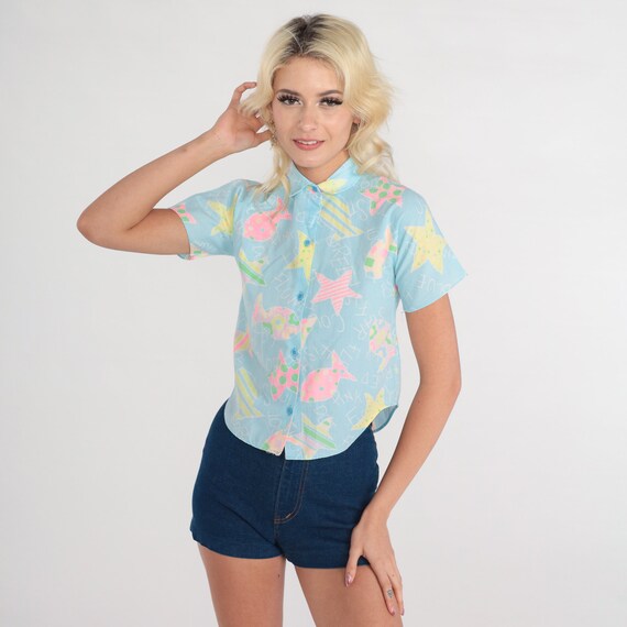 School Print Shirt 90s Novelty Top Button up Blouse Retro Star Fish Chalkboard Graphic Print Short Sleeve Blue Collar Vintage 1990s 2xs xxs