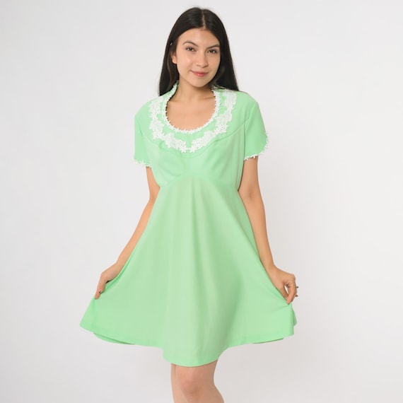 70s Green Babydoll Lace Dress Mint Lime White Applique Short Sleeve Scoop Neck Mini Mod Empire Waist Romantic Picnic Garden Party Large L