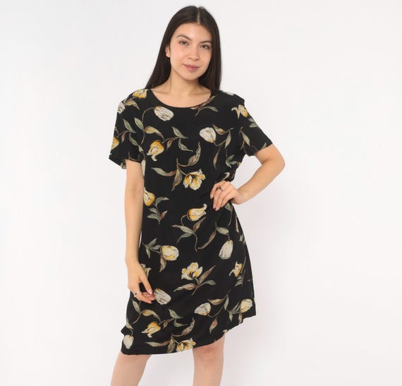 90s Tulip Print Shift Dress Black Floral Short Sleeve Scoop Neck Knee Length Cream Gold Painted Flower Leaf Laura Scott Vintage Large L