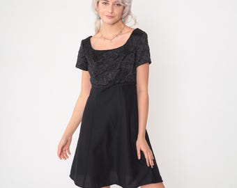 Vintage Schwarzes Formelles Kleid 90er Jahre Mikro Perlen Satin Party Kleid Fit Flare U-Ausschnitt Empire-Taille Kurze Ärmel 1990er Jahre Abend Größe 4 Small