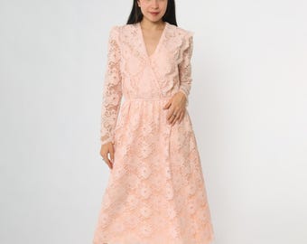 Vestido de renda rosa anos 80, vestido longo de renda floral blush, decote em V, mangas compridas, cintura império, vestido de verão, romântico, feminino, elegante, sonhador, pequeno P