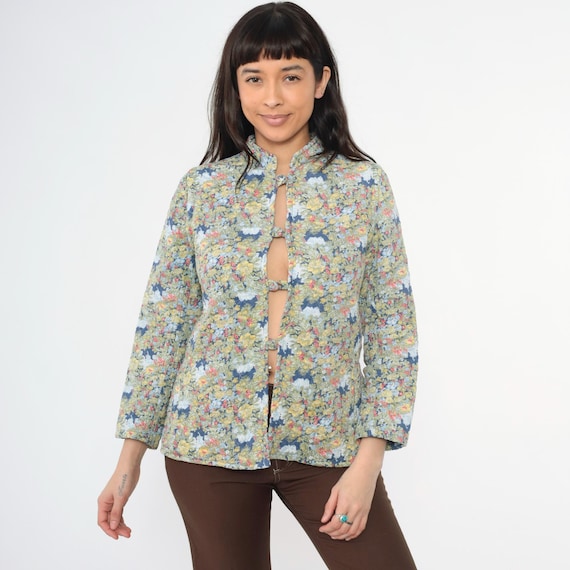 Vintage Quilted Floral Jacket 80s Boho Mandarin Collar Chinese Knot Button Bohemian Coat Flower Village Print 1980s Hippie Retro Small S