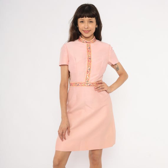 60s Embroidered Trim Dress Pink Wool Silk Blush Mock Neck Short Sleeve Rose Floral Ribbon Detail Fitted Mod Mandarin Collar Vintage Small S