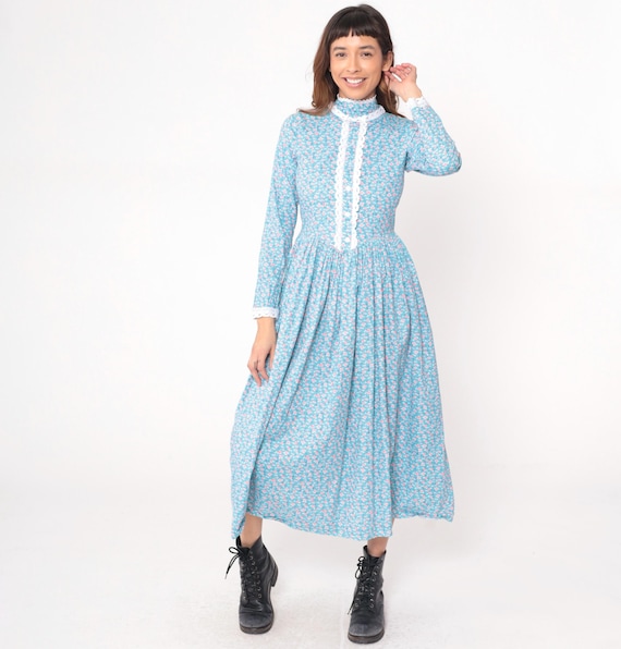 Calico Prairie Dress 90s Blue Floral Cottagecore Fairycore White Lace Trim Long Sleeve Tie Back Full Skirt Vintage Country Americana Small S