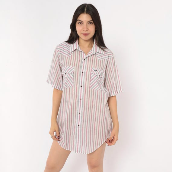 90s Western Snap Shirt Striped Pink Gray White Short Sleeve Pearl Button Cowboy Yoke Chest Pocket Camp Collar Cotton Vintage Blouse Medium M