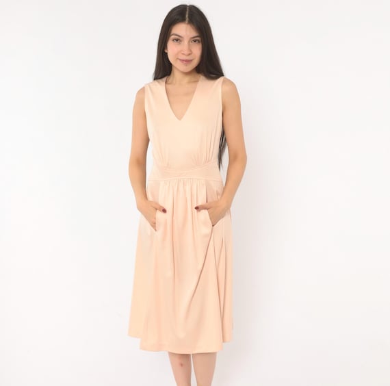 70s Peach Dress Sundress Pastel V Neck Sleeveless A Line Blush Pink Salmon Fit Flare Pleated Skirt Kangaroo Pocket Feminine Vintage Small S