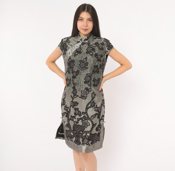 Grey Cheongsam Dress Black Floral Embroidered Qipao Mandarin Collar Cap Sleeve Knee Length Silver Charcoal Side Slit Asian Vintage Medium M