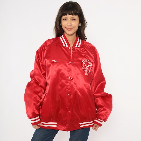 Red Satin Bomber 80s Varsity Jacket Snap Button Front Quilted Lining Eagle Embroidered Striped Rib Trim Baseball Coat Crimson Plus Size 3XL