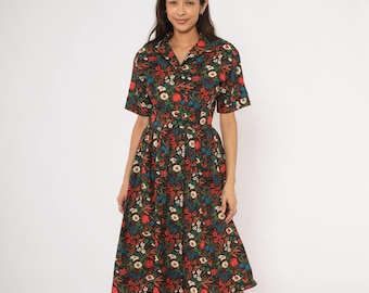 Vestido de jardín botánico de los 80, camisero de algodón negro con estampado floral, rojo, azul y verde, con flores silvestres, manga corta, cintura ajustada, tulipanes y margaritas, primavera, talla S